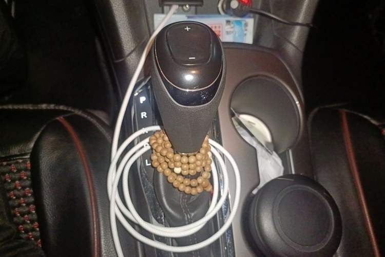 Used Chevrolet Cruze 2017 1.5L Automatic Pioneer Sunroof Edition Gear Lever
