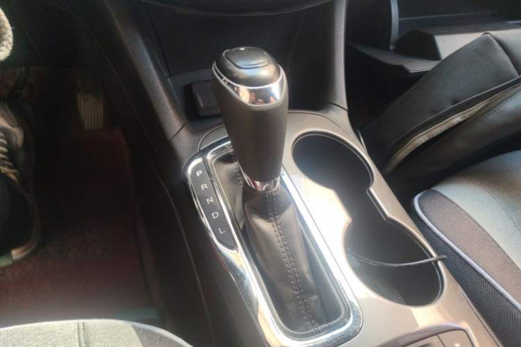 Used Chevrolet Cruze 2017 1.5L Automatic Pioneer Sunroof Edition Gear Lever