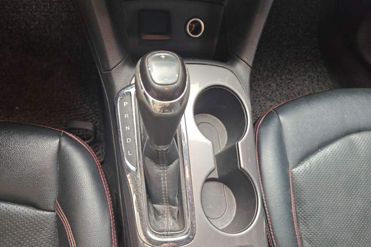 Used Chevrolet Cruze 2017 1.5L Automatic Pioneer Sunroof Edition Gear Lever