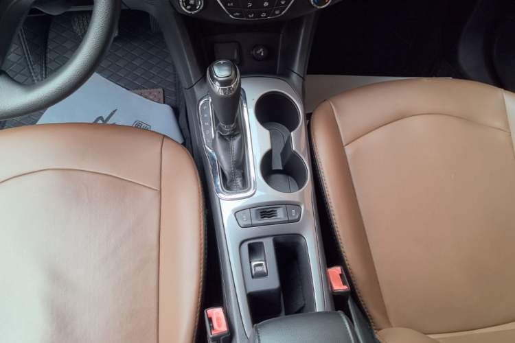 Used Chevrolet Cruze 2017 1.5L Automatic Pioneer Sunroof Edition Gear Lever