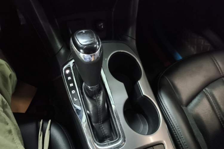Used Chevrolet Cruze 2017 1.5L Automatic Pioneer Sunroof Edition Gear Lever
