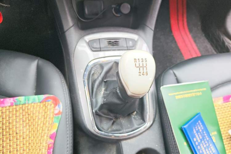 Used Chevrolet Cruze 2017 1.5L Manual Pioneer Edition Gear Lever