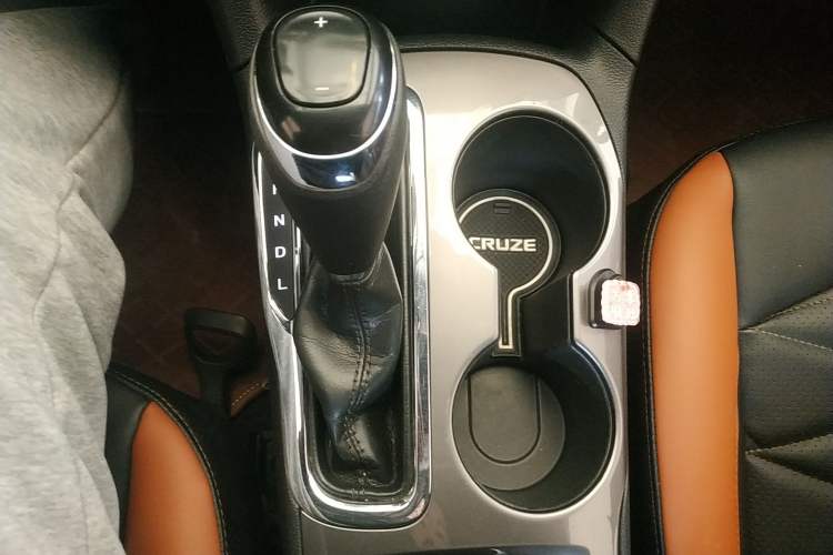 Used Chevrolet Cruze 2017 1.5L Automatic Pioneer Sunroof Edition Gear Lever