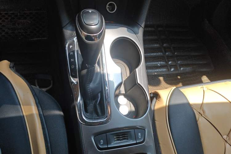 Used Chevrolet Cruze 2017 1.5L Automatic Pioneer Sunroof Edition Gear Lever