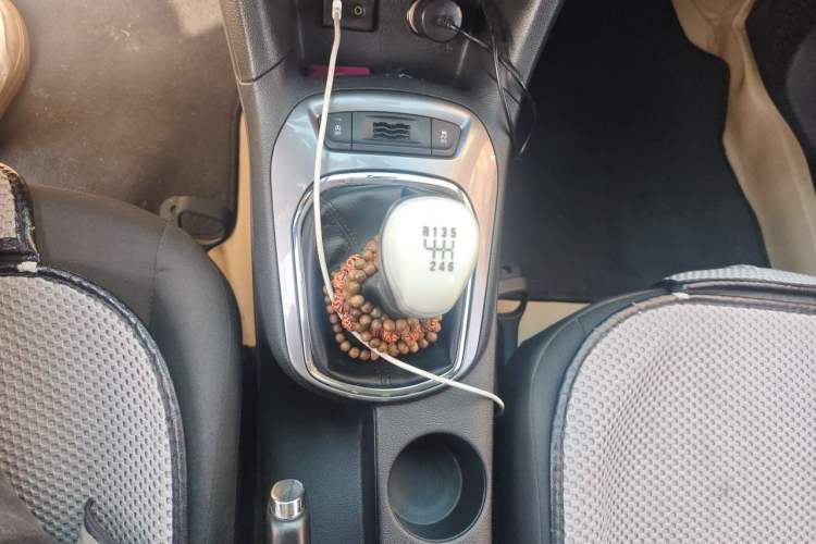 Used Chevrolet Cruze 2017 1.5L Manual Pioneer Edition Gear Lever