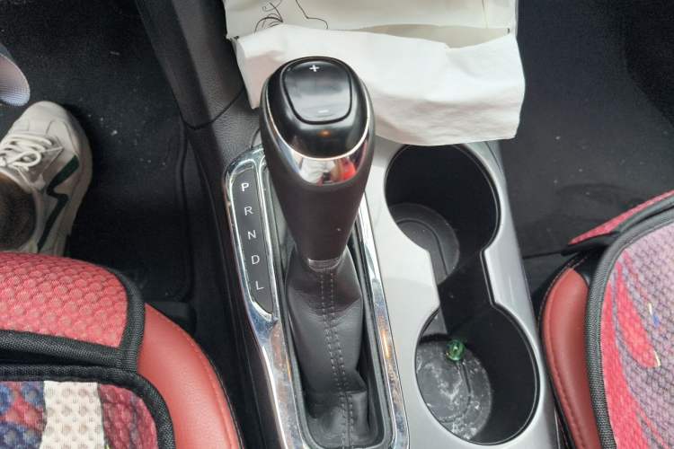 Used Chevrolet Cruze 2017 1.5L Automatic Pioneer Sunroof Edition Gear Lever