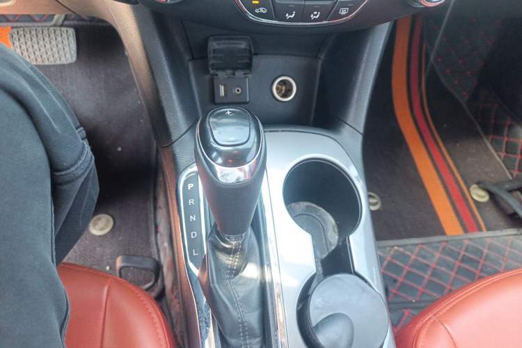 Used Chevrolet Cruze 2017 1.5L Automatic Pioneer Sunroof Edition Gear Lever
