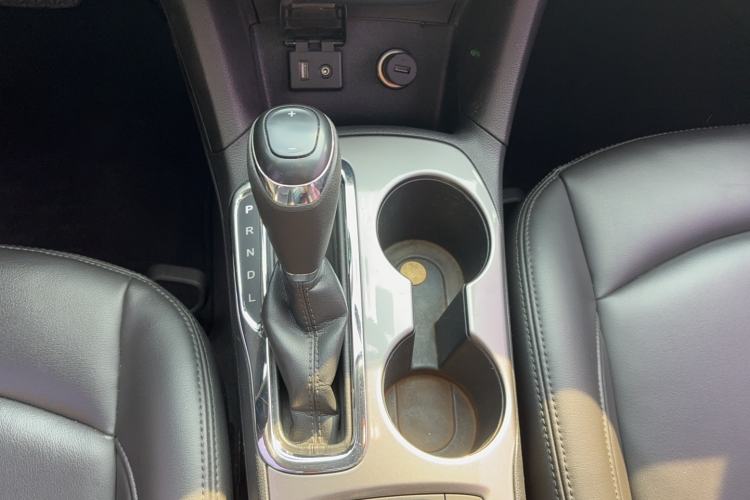 Used Chevrolet Cruze 2017 1.5L Automatic Pioneer Sunroof Edition Gear Lever