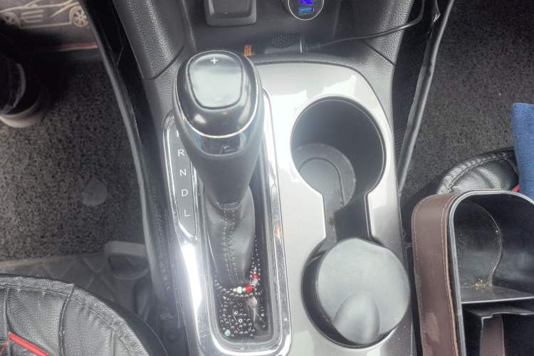 Used Chevrolet Cruze 2017 1.5L Automatic Pioneer Sunroof Edition Gear Lever