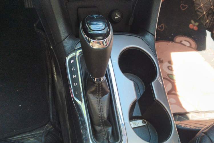 Used Chevrolet Cruze 2017 1.5L Automatic Pioneer Sunroof Edition Gear Lever