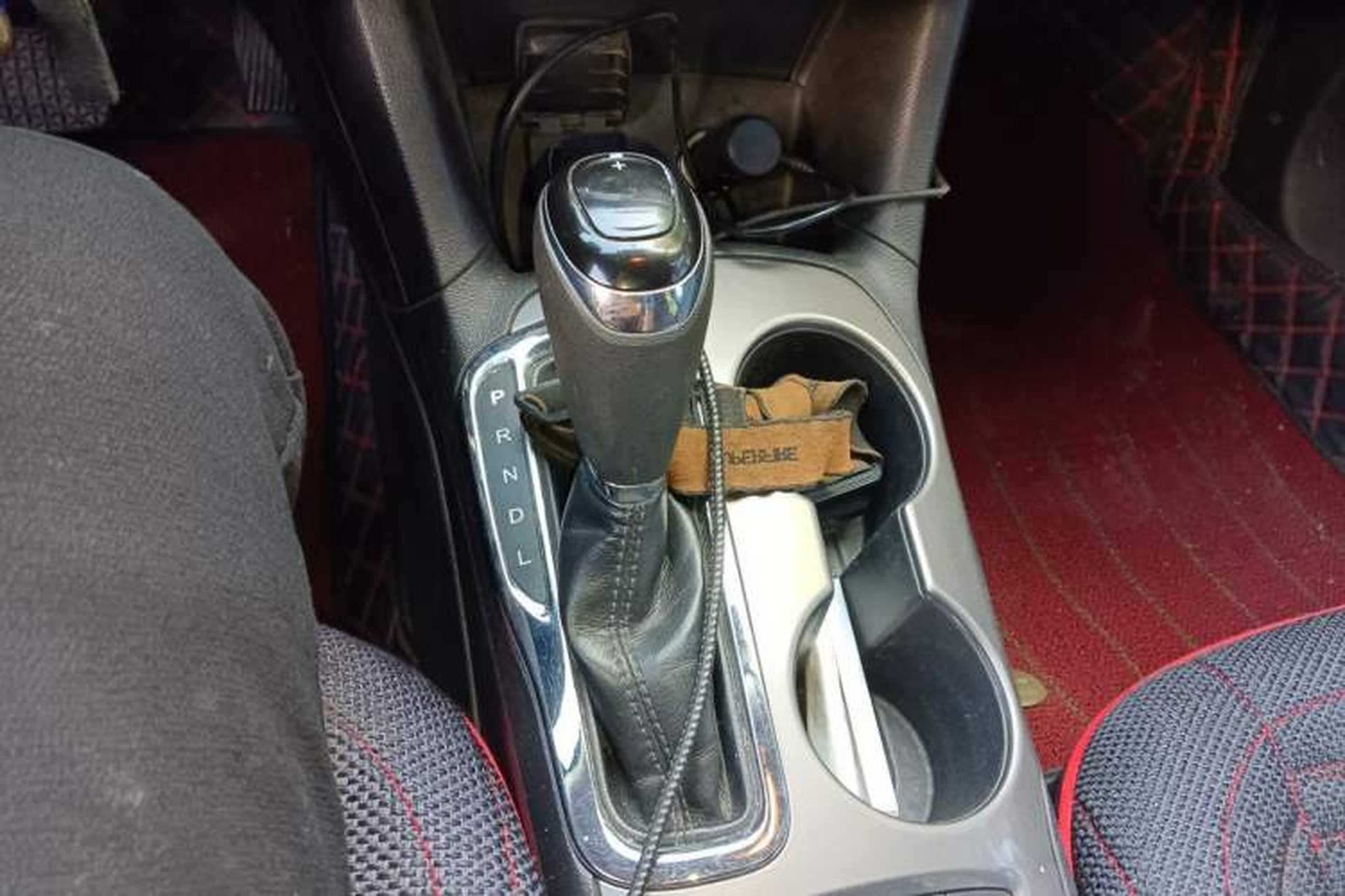 Used Chevrolet Cruze 2017 1.5L Automatic Pioneer Sunroof Edition Gear Lever