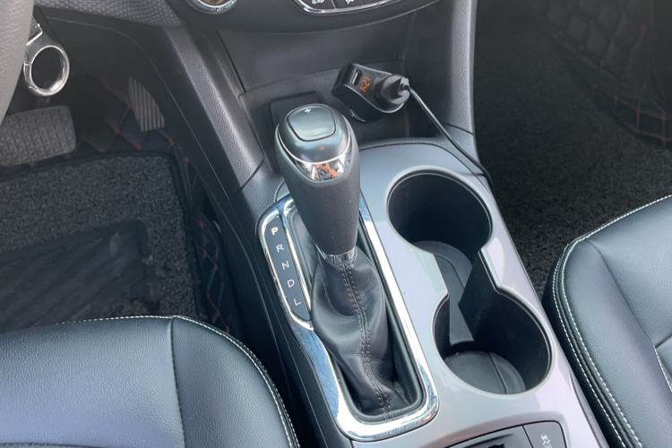 Used Chevrolet Cruze 2017 1.5L Automatic Pioneer Sunroof Edition Gear Lever