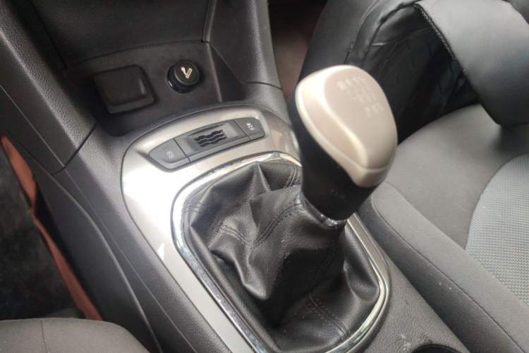 Used Chevrolet Cruze 2017 1.5L Manual Pioneer Edition Gear Lever
