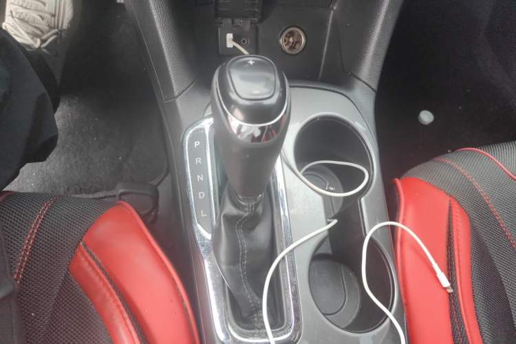 Used Chevrolet Cruze 2017 1.5L Automatic Pioneer Sunroof Edition Gear Lever