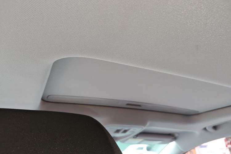 Used Chevrolet Cruze 2017 1.5L Automatic Pioneer Sunroof Edition Headliner