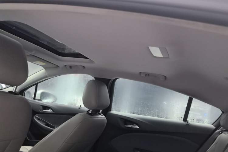 Used Chevrolet Cruze 2017 1.5L Automatic Pioneer Sunroof Edition Headliner