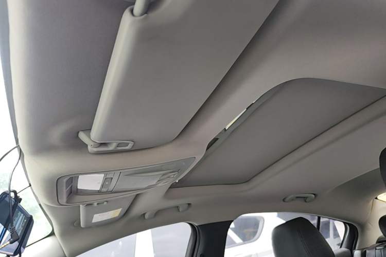 Used Chevrolet Cruze 2017 1.5L Automatic Pioneer Sunroof Edition Headliner