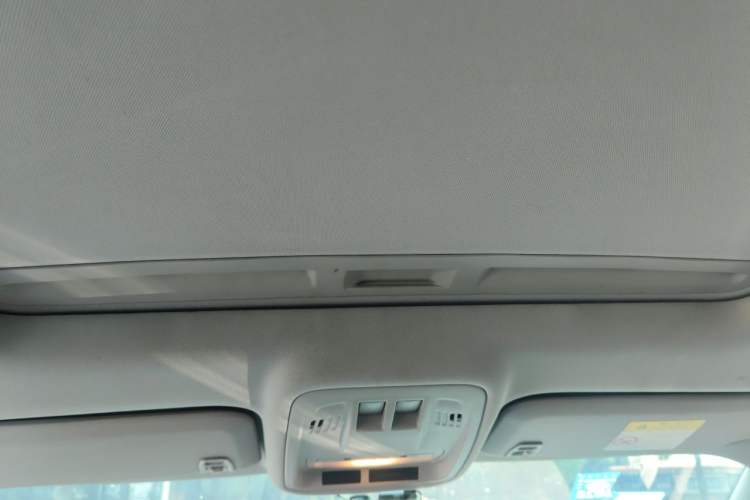 Used Chevrolet Cruze 2017 1.5L Automatic Pioneer Sunroof Edition Headliner