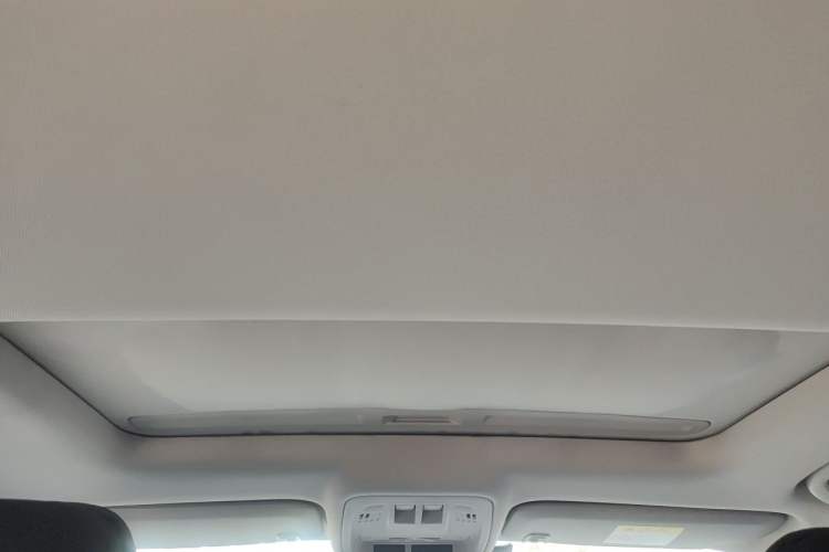 Used Chevrolet Cruze 2017 1.5L Automatic Pioneer Sunroof Edition Headliner