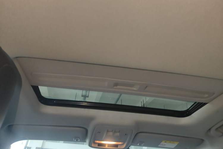 Used Chevrolet Cruze 2017 1.5L Automatic Pioneer Sunroof Edition Headliner