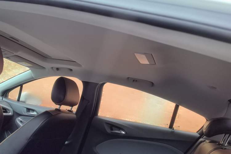 Used Chevrolet Cruze 2017 1.5L Automatic Pioneer Sunroof Edition Headliner