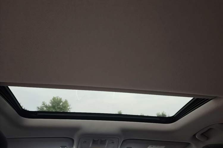 Used Chevrolet Cruze 2017 1.5L Automatic Pioneer Sunroof Edition Headliner