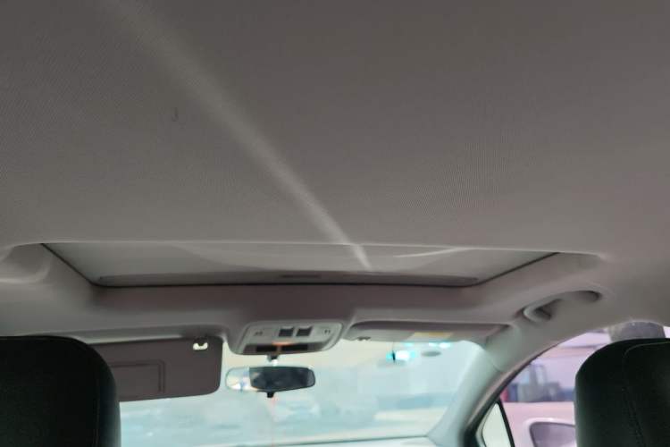 Used Chevrolet Cruze 2017 1.5L Automatic Pioneer Sunroof Edition Headliner