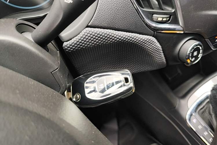 Used Chevrolet Cruze 2017 1.5L Automatic Pioneer Sunroof Edition Interior 1
