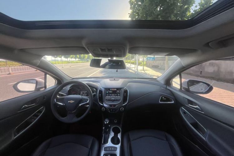 Used Chevrolet Cruze 2017 1.5L Hatchback Automatic Xuanfeng Edition Interior 2