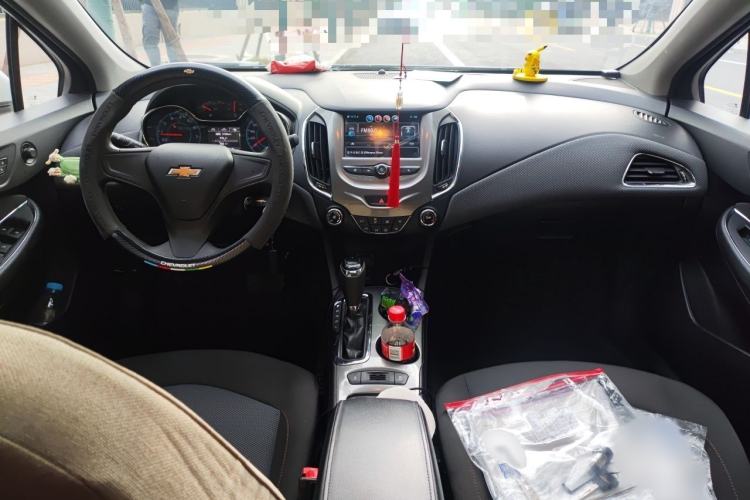 Used Chevrolet Cruze 2017 1.5L Automatic Pioneer Sunroof Edition Interior 2