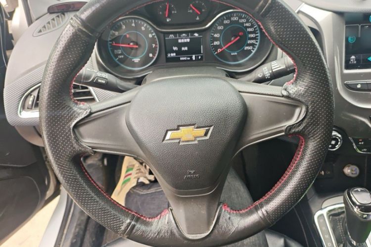 Used Chevrolet Cruze 2017 1.5L Automatic Pioneer Sunroof Edition Interior 2