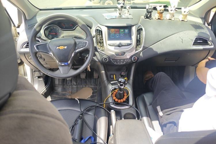 Used Chevrolet Cruze 2017 1.5L Manual Xuanfeng Edition Interior 2