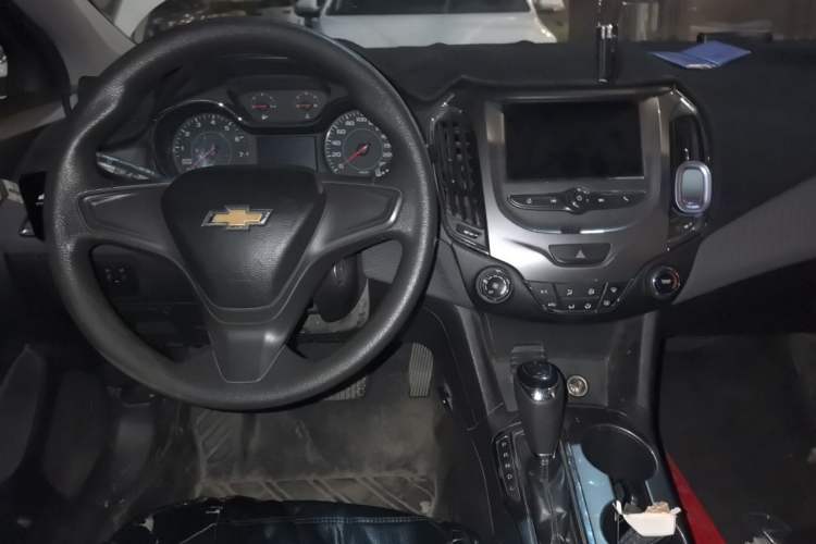 Used Chevrolet Cruze 2017 1.5L Automatic Pioneer Sunroof Edition Interior 2