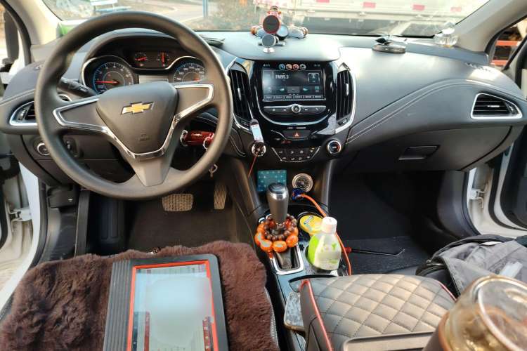 Used Chevrolet Cruze 2017 1.5L Automatic Pioneer Sunroof Edition Interior 2