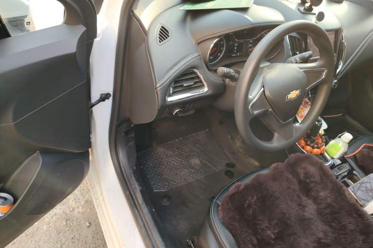 Used Chevrolet Cruze 2017 1.5L Automatic Pioneer Sunroof Edition Interior 3