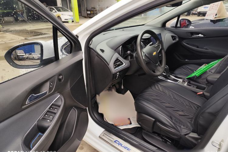 Used Chevrolet Cruze 2017 1.5L Automatic Pioneer Sunroof Edition Interior 4
