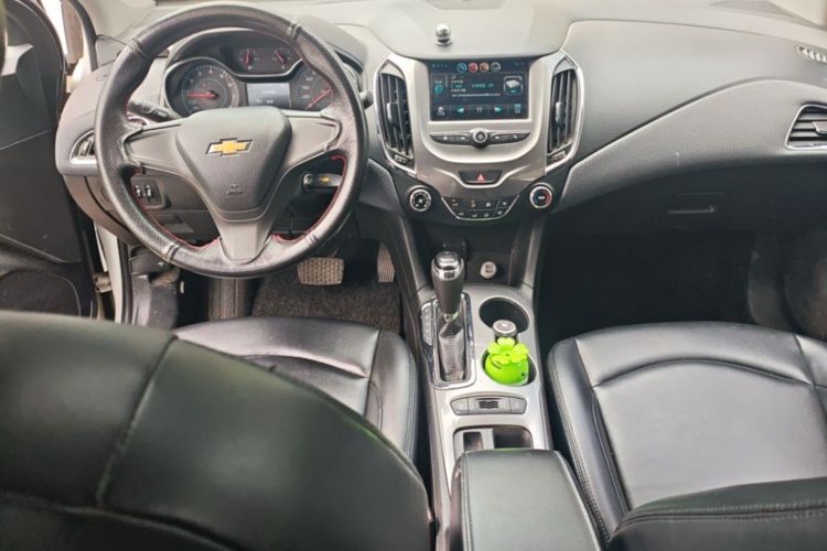 Used Chevrolet Cruze 2017 1.5L Automatic Pioneer Sunroof Edition Interior 4