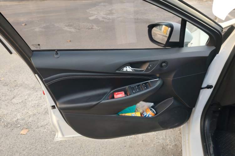 Used Chevrolet Cruze 2017 1.5L Automatic Pioneer Sunroof Edition Interior 7