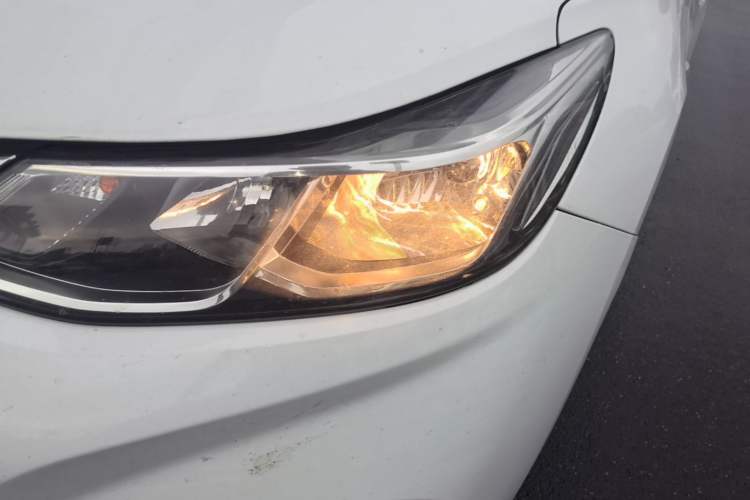 Used Chevrolet Cruze 2017 1.5L Automatic Pioneer Sunroof Edition Left Front Headlight