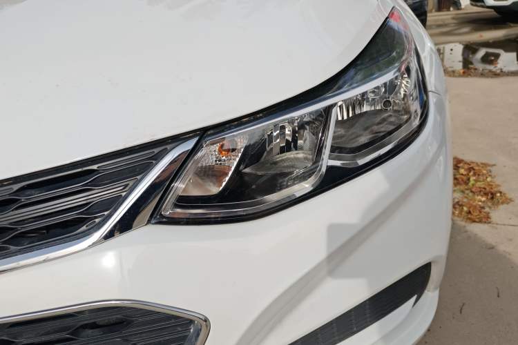 Used Chevrolet Cruze 2017 1.5L Automatic Pioneer Sunroof Edition Left Front Headlight