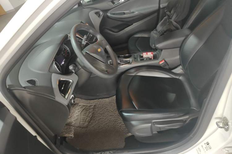 Used Chevrolet Cruze 2017 1.5L Automatic Pioneer Sunroof Edition Left Front Seat