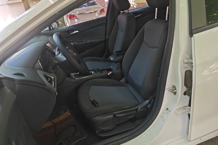 Used Chevrolet Cruze 2017 1.5L Automatic Pioneer Sunroof Edition Left Front Seat