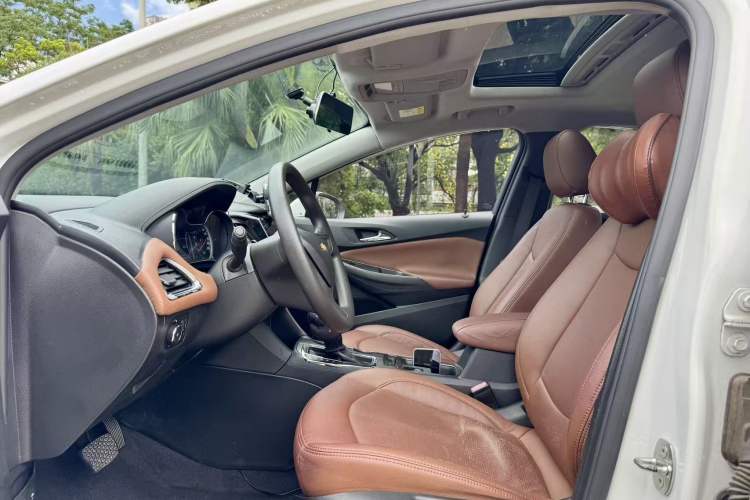 Used Chevrolet Cruze 2017 1.5L Automatic Pioneer Sunroof Edition Left Front Seat