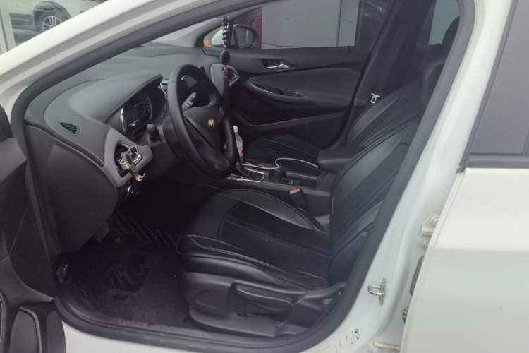 Used Chevrolet Cruze 2017 1.5L Automatic Pioneer Sunroof Edition Left Front Seat