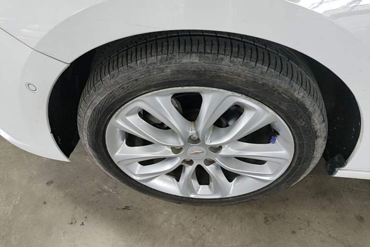 Used Chevrolet Cruze 2017 1.4T Dual-Clutch Lingfeng Edition Left Front Wheel Hub