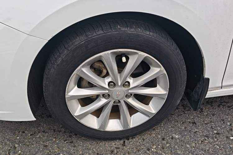 Used Chevrolet Cruze 2017 1.5L Automatic Pioneer Sunroof Edition Left Front Wheel Hub