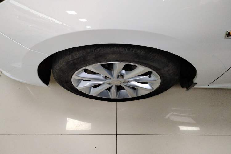 Used Chevrolet Cruze 2017 1.5L Automatic Pioneer Sunroof Edition Left Front Wheel Hub