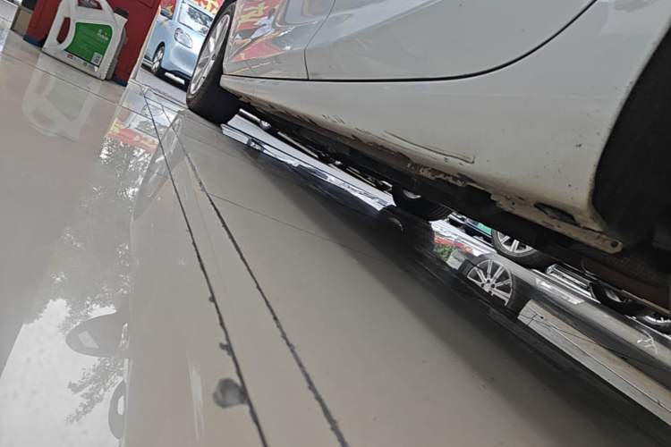 Used Chevrolet Cruze 2017 1.5L Automatic Pioneer Sunroof Edition Left Side Sill