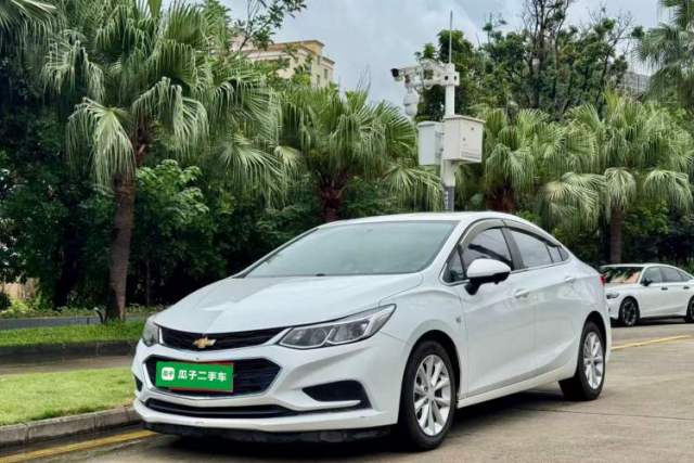 Ojetý Chevrolet Cruze 2017 1.5L Automatic Pioneer Sunroof Edition