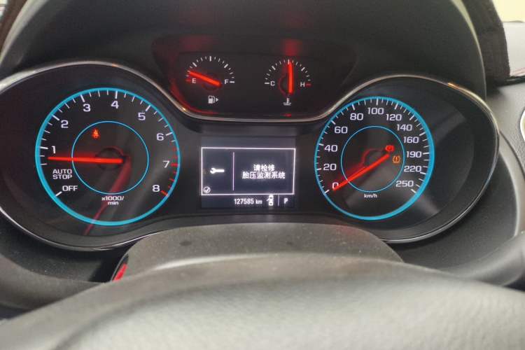 Used Chevrolet Cruze 2017 1.5L Automatic Pioneer Sunroof Edition Odometer Close Up